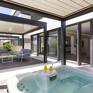 Shell Luxury Residences With Pool And Whirlpool Apartment