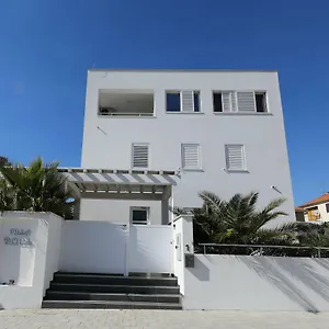 Doel Apartment